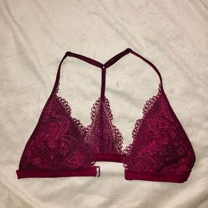Front closure t-back lace bralette